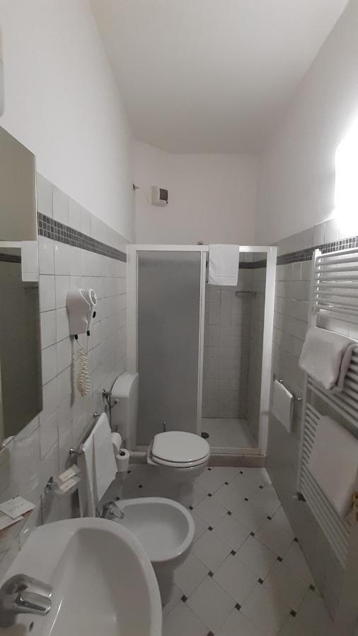 Albergo Moderno Лукка Экстерьер фото