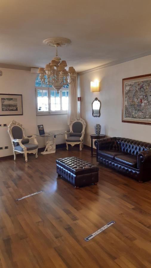 Albergo Moderno Лукка Экстерьер фото