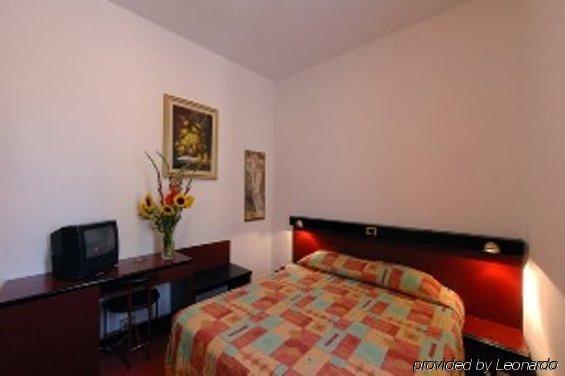 Albergo Moderno Лукка Экстерьер фото