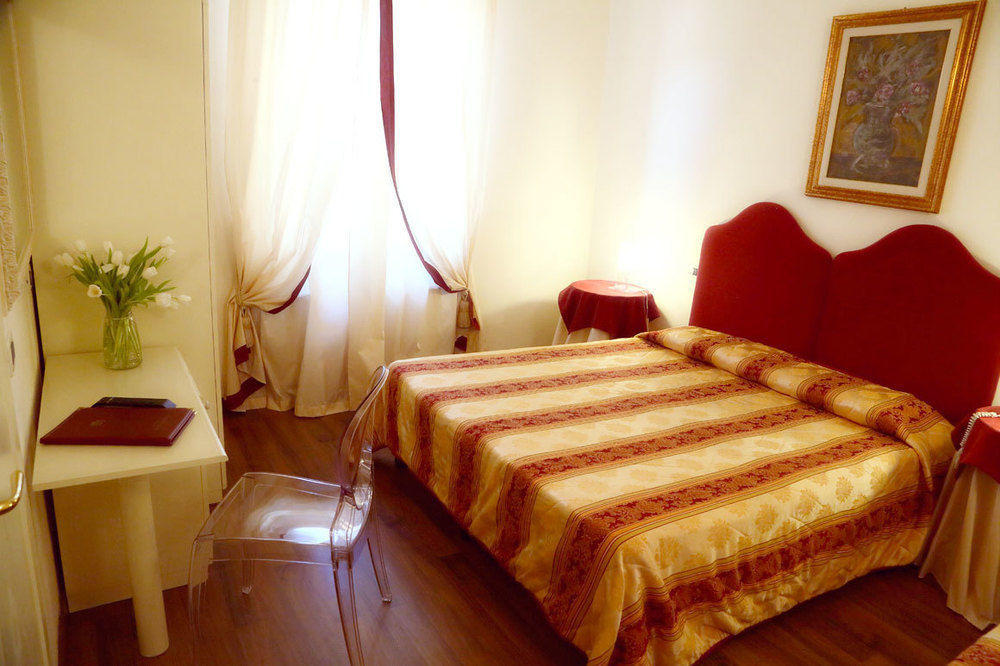 Albergo Moderno Лукка Экстерьер фото
